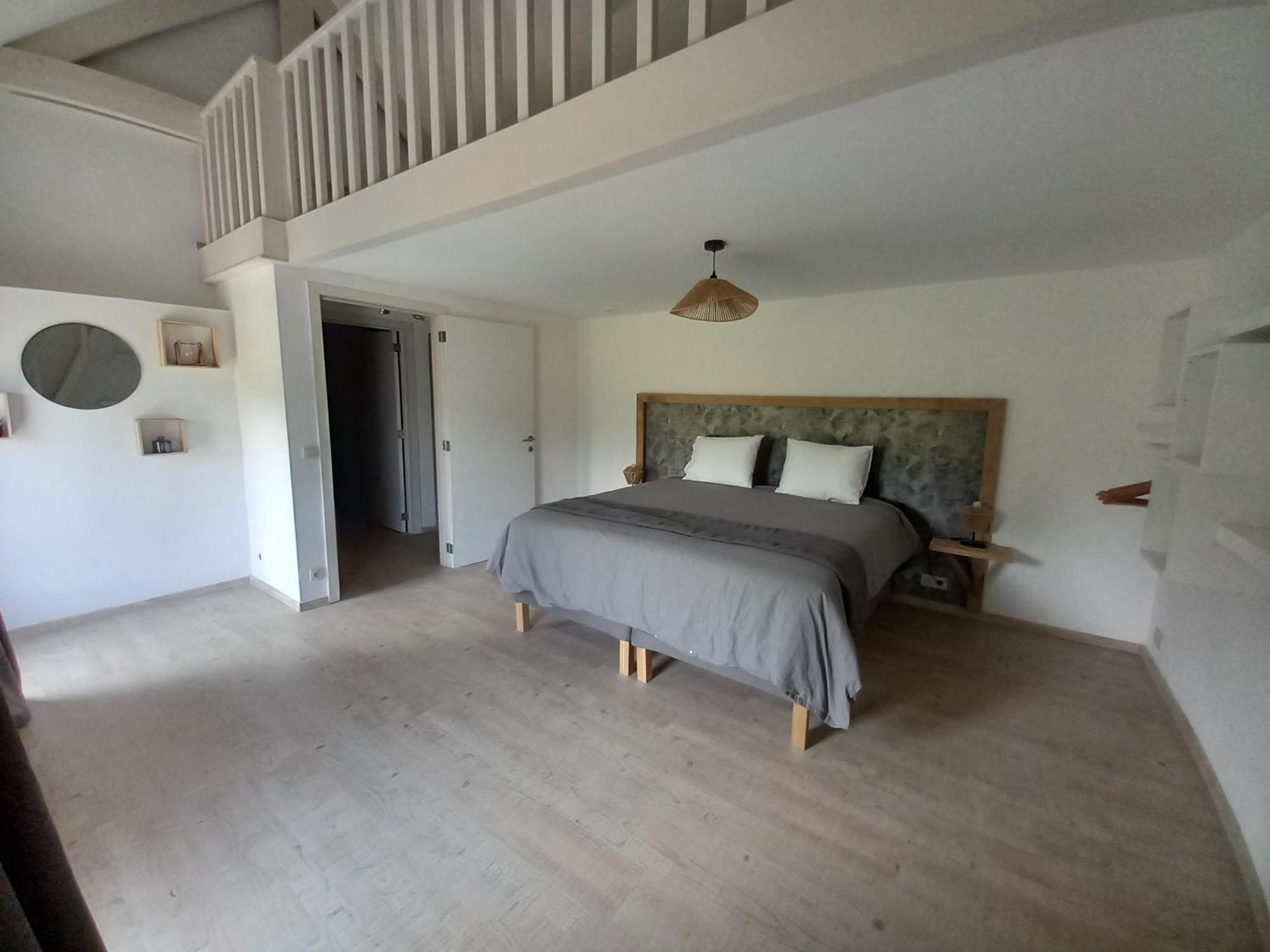 Les Hauts De Meez ディナン 部屋 写真